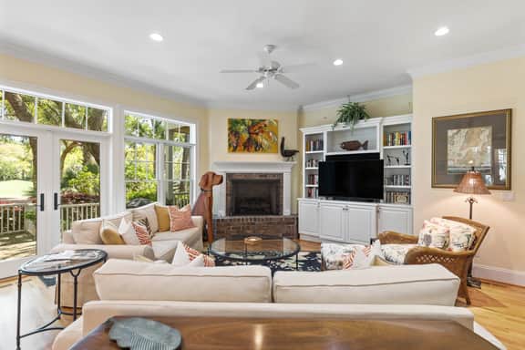 Quiet location, spacious, new porches! - Image 2