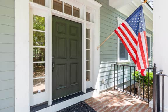 Quiet location, spacious, new porches! - Image 3