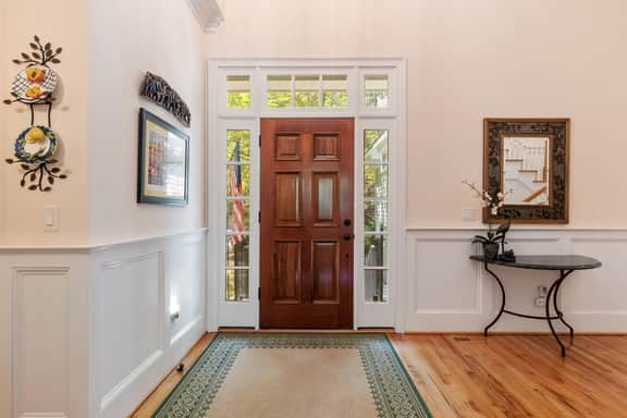 Quiet location, spacious, new porches! - Image 4