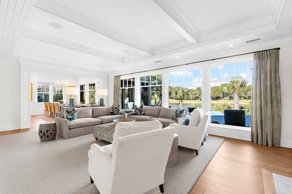 Pristine getaway with tranquil views - Image 3