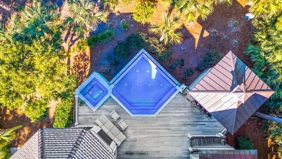 Pristine getaway with tranquil views - Image 2