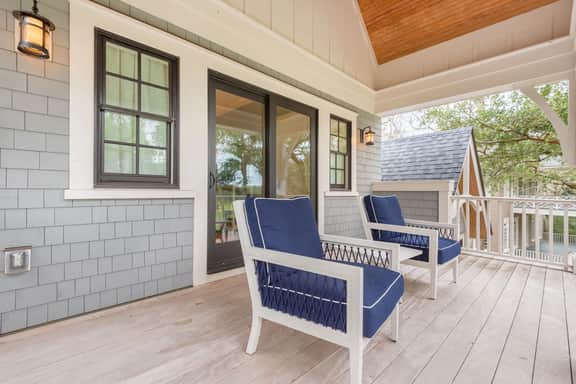 Spacious renovated home w pool, easy beach access - Image 3
