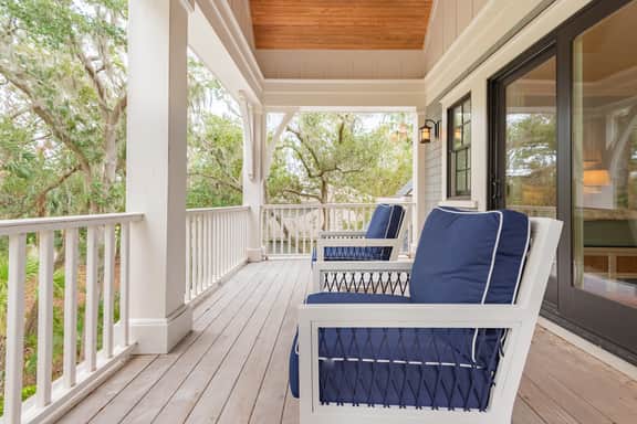 Spacious renovated home w pool, easy beach access - Image 4