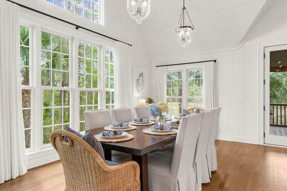 Charming cottage in popular neighborhood - Image 3