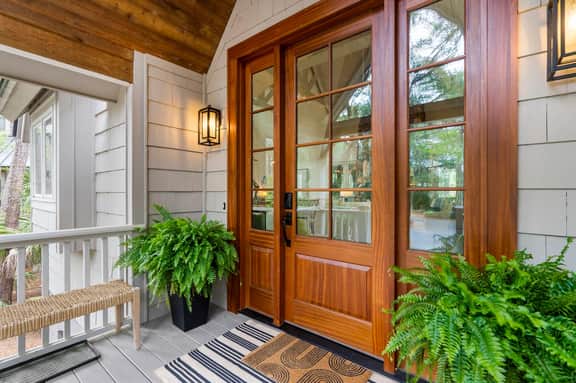 Charming cottage in popular neighborhood - Image 3