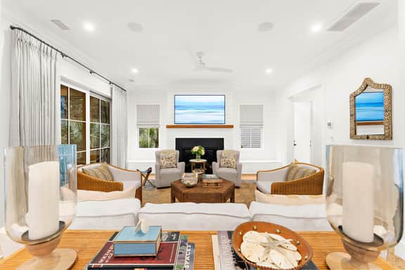 New build home with sparkling pool - Image 3