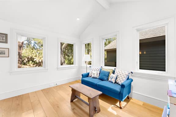 Yards to the beach, stunning new reno - Image 3