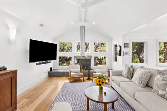 Yards to the beach, stunning new reno - Image 4