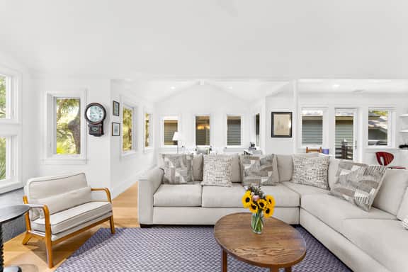 Yards to the beach, stunning new reno - Image 5