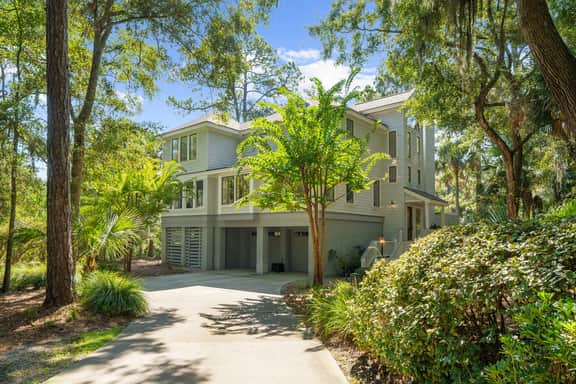 Spacious home, easy beach access - Image 3