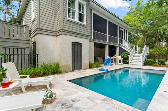 Brand new pool, central location - Image 2
