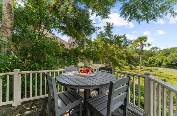 Easy beach access, amenity access - Image 2