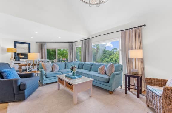 Easy beach access, amenity access - Image 4