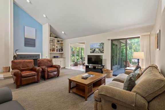 Lagoon views and easy beach access - Image 3