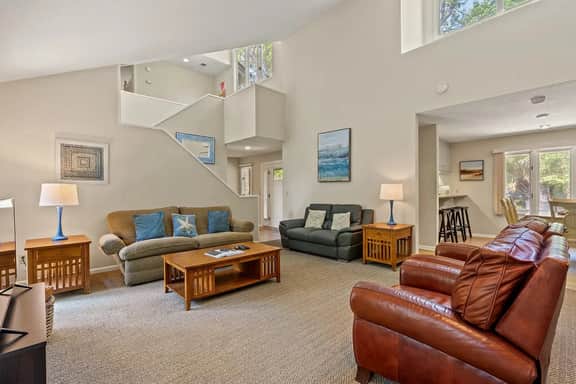 Lagoon views and easy beach access - Image 5