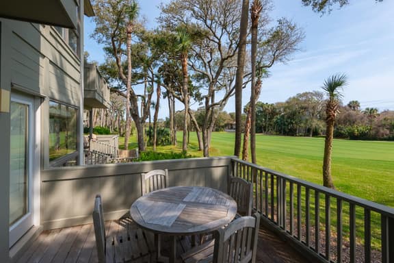 Calming Coastal villa, minutes to beach