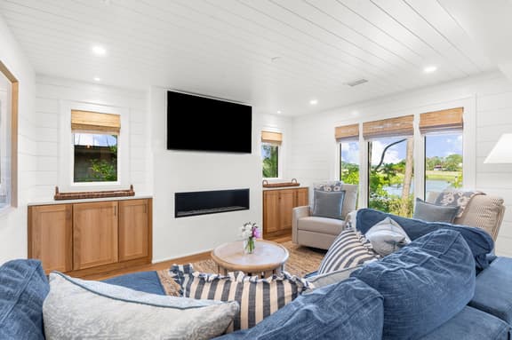 Waterfront! Renovated, river view, community pool and dock - Image 1