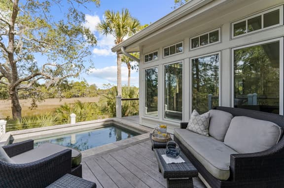 Amazing views, private pool, quiet location
