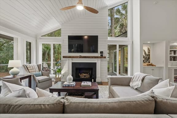 Renovated golf course home close to the beach