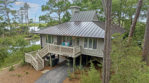 Popular location, river view, pool access