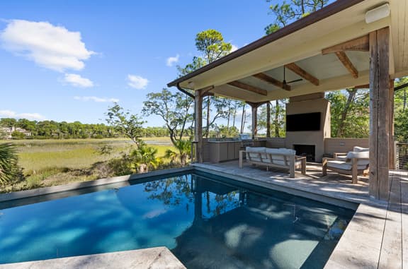 Stunning views, dog friendly, new pool!