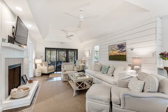 Stunning remodeled cottage, central location!