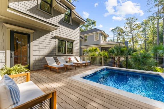 New Build with pool in central neighborhood