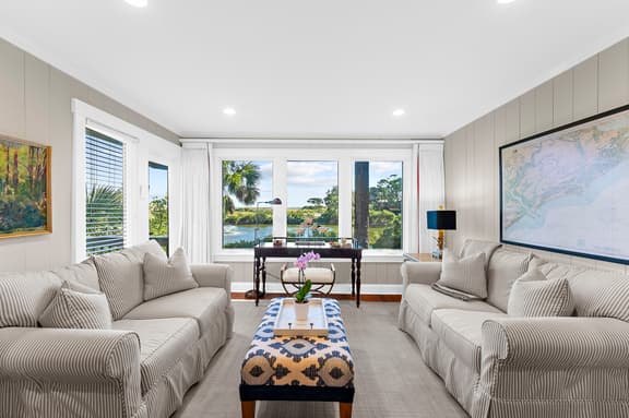 Stunning lagoon/ocean views, easy beach and pool access