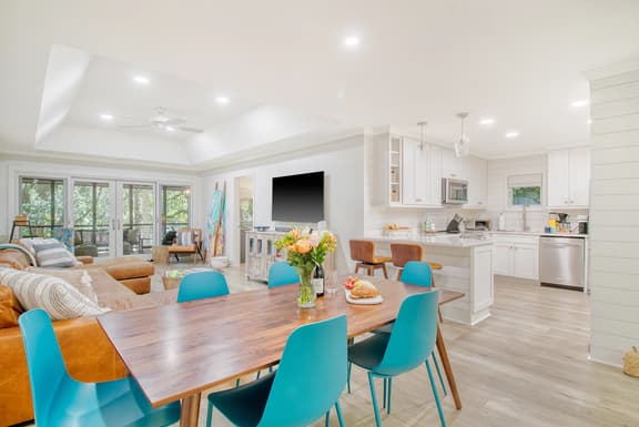 Stunning new Night Heron home, great location!