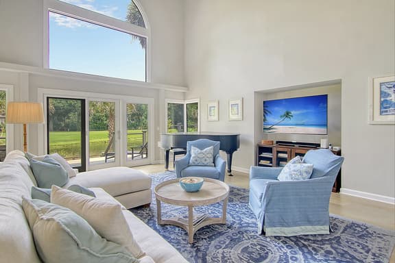 New Listing in popular neighborhood