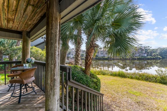 Lagoon view, central location, Parkside villa - Image 1