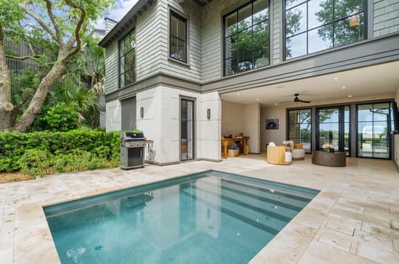 New build retreat, pool, views, popular area - Image 1