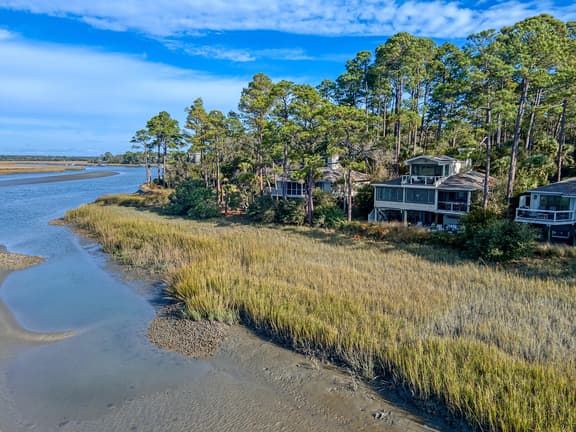Incredible river front in popular Inlet Cove - Image 1