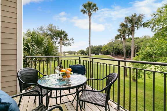Great golf view, includes access to club amenities - Image 1
