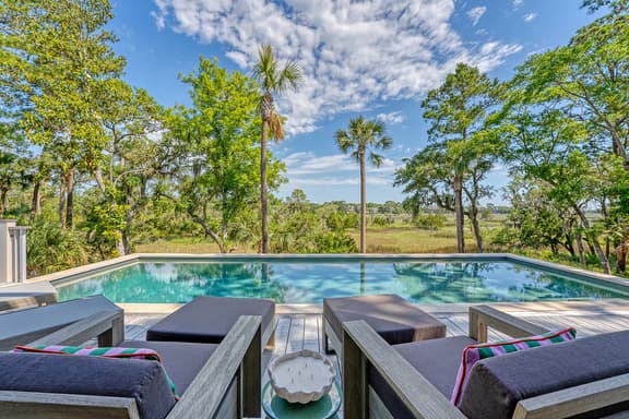 Luxury Marshfront Retreat with pool and 4 king suites - Image 1