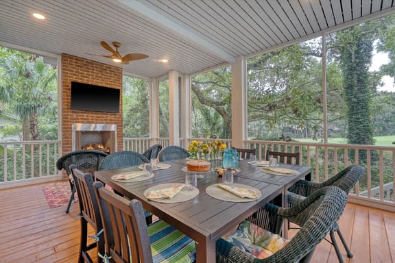Quiet location, spacious, new porches! - Image 1