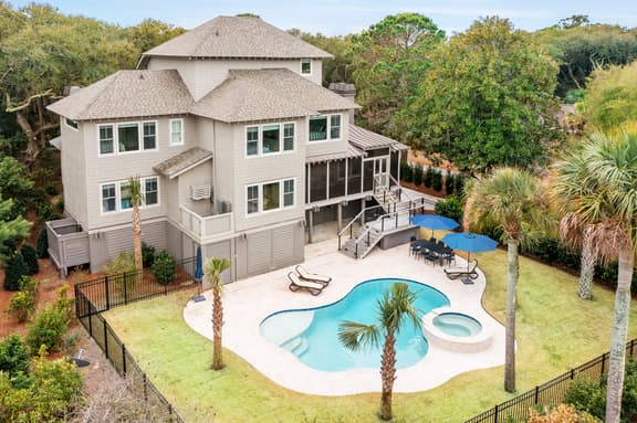 Brand new renovation, right across the street from the beach, private pool - Image 1