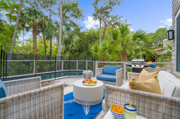Modern, cozy coastal charmer, best of everything! - Image 1