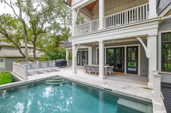 Spacious renovated home w pool, easy beach access - Image 1