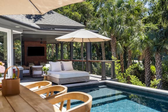 Stunning renovated new property, pool and easy beach access - Image 1