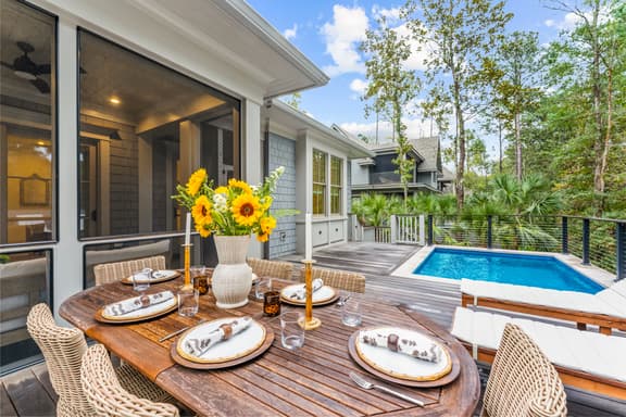 New build home with sparkling pool - Image 1