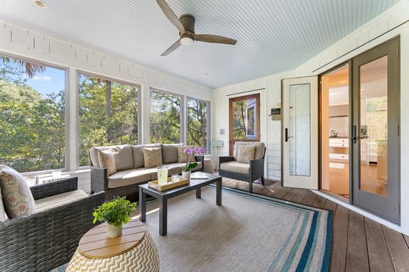 Spacious home, easy beach access - Image 1