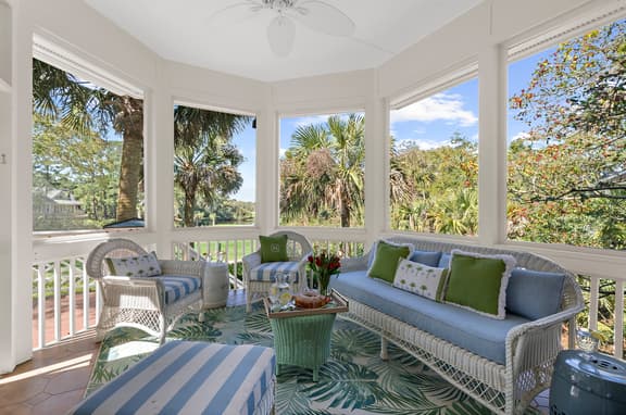 Incredible porches and easy beach access - Image 1